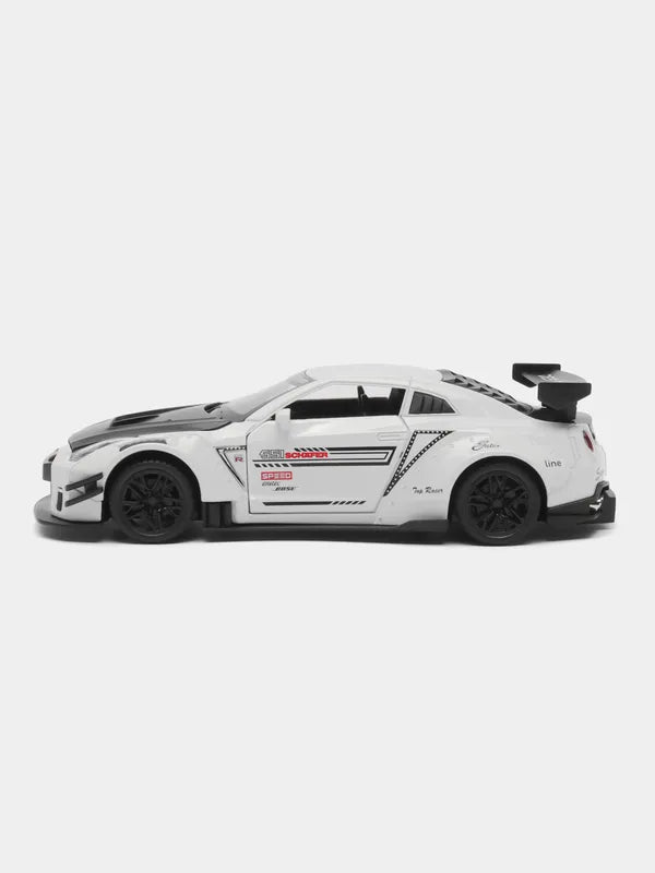 Nissan GTR R35 1:24 SCALE WHITE